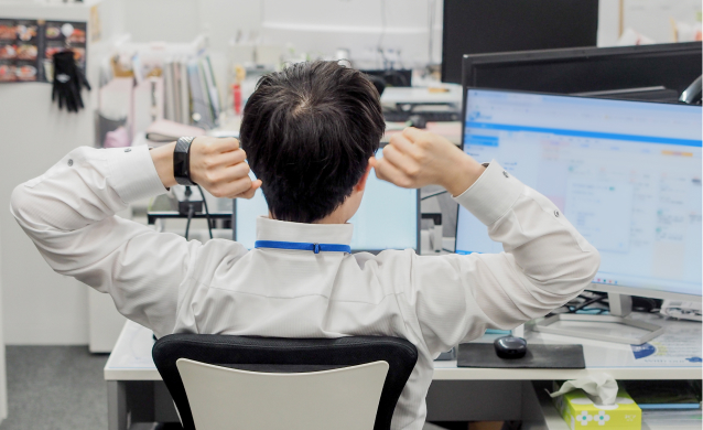 パソコンする人の写真